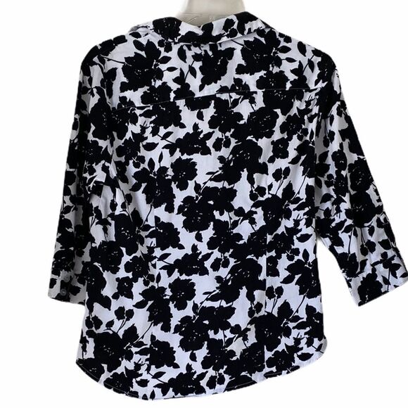 𝅺black & White Floral Button Down Top, Size PM - Picture 3 of 7